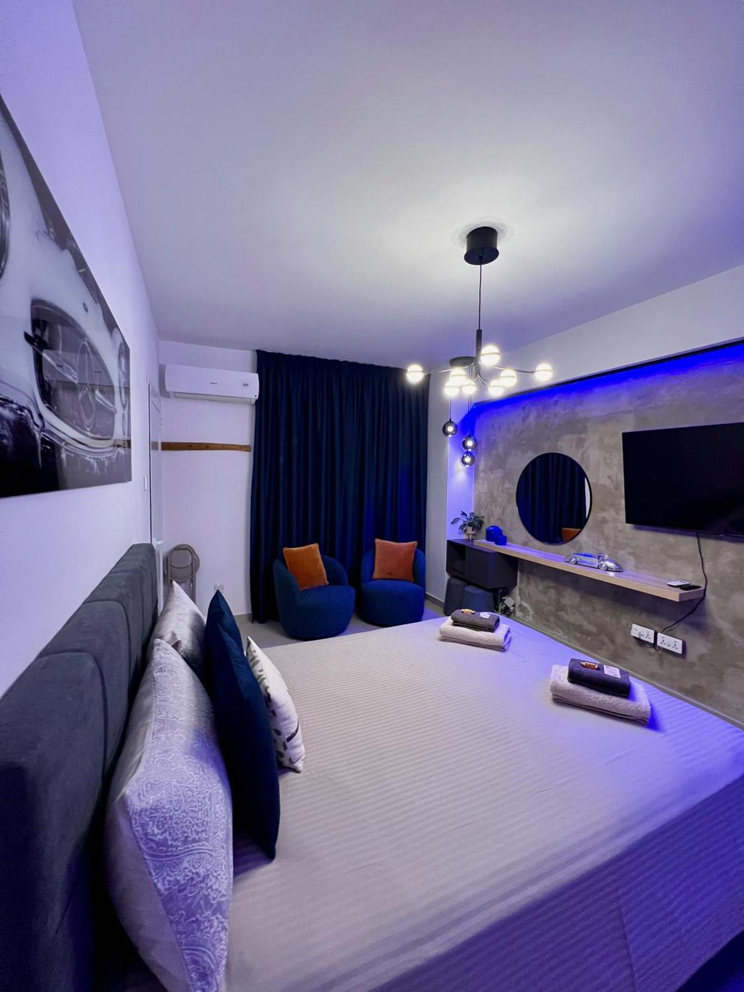 Fat Cow Apartments Larnaca Exterior photo